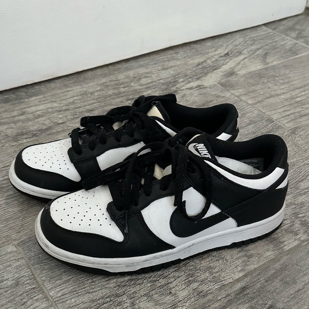 Nike Black and White Women's Sneakers